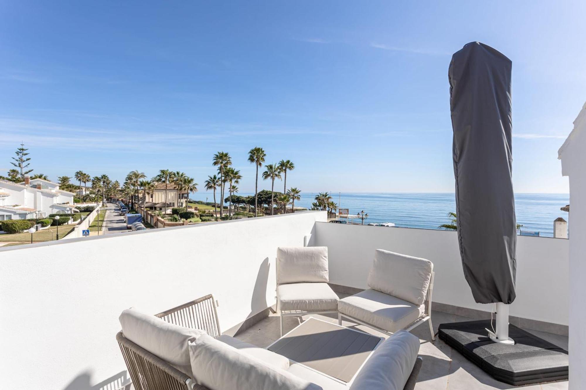 Frontline Townhouse El Rosario- 4 Bedrooms Vakantiehuis