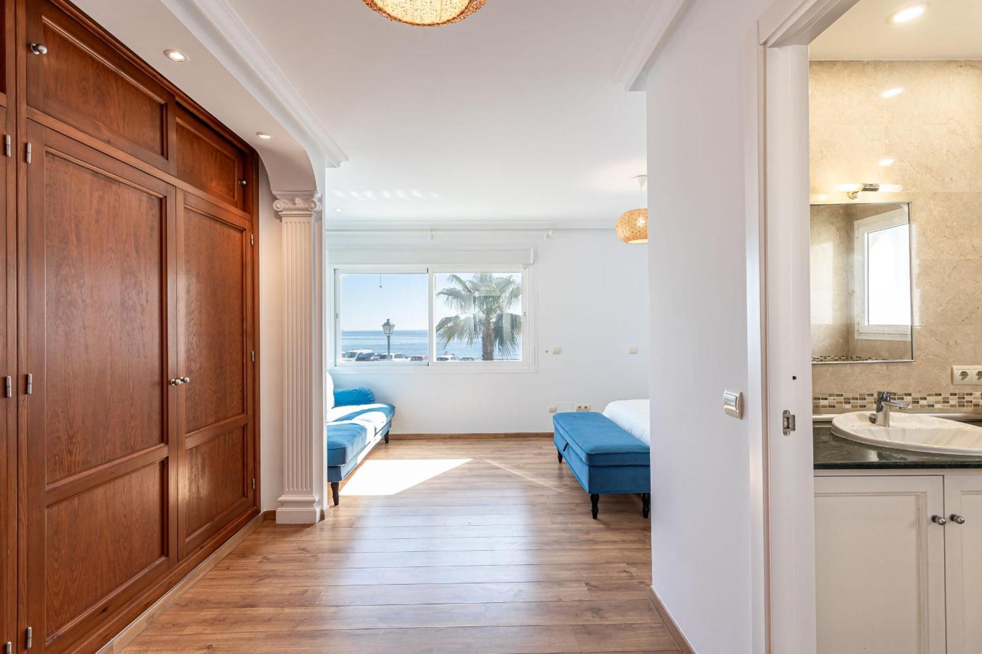 Frontline Townhouse El Rosario- 4 Bedrooms Vakantiehuis *
