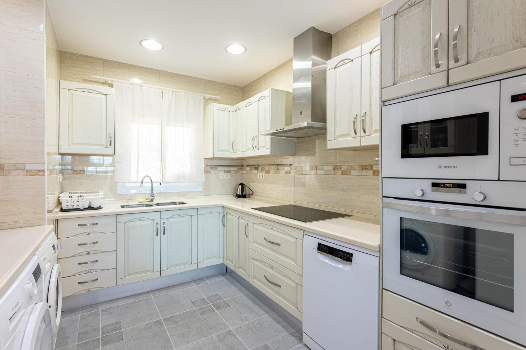 Frontline Townhouse El Rosario- 4 Bedrooms * Marbella