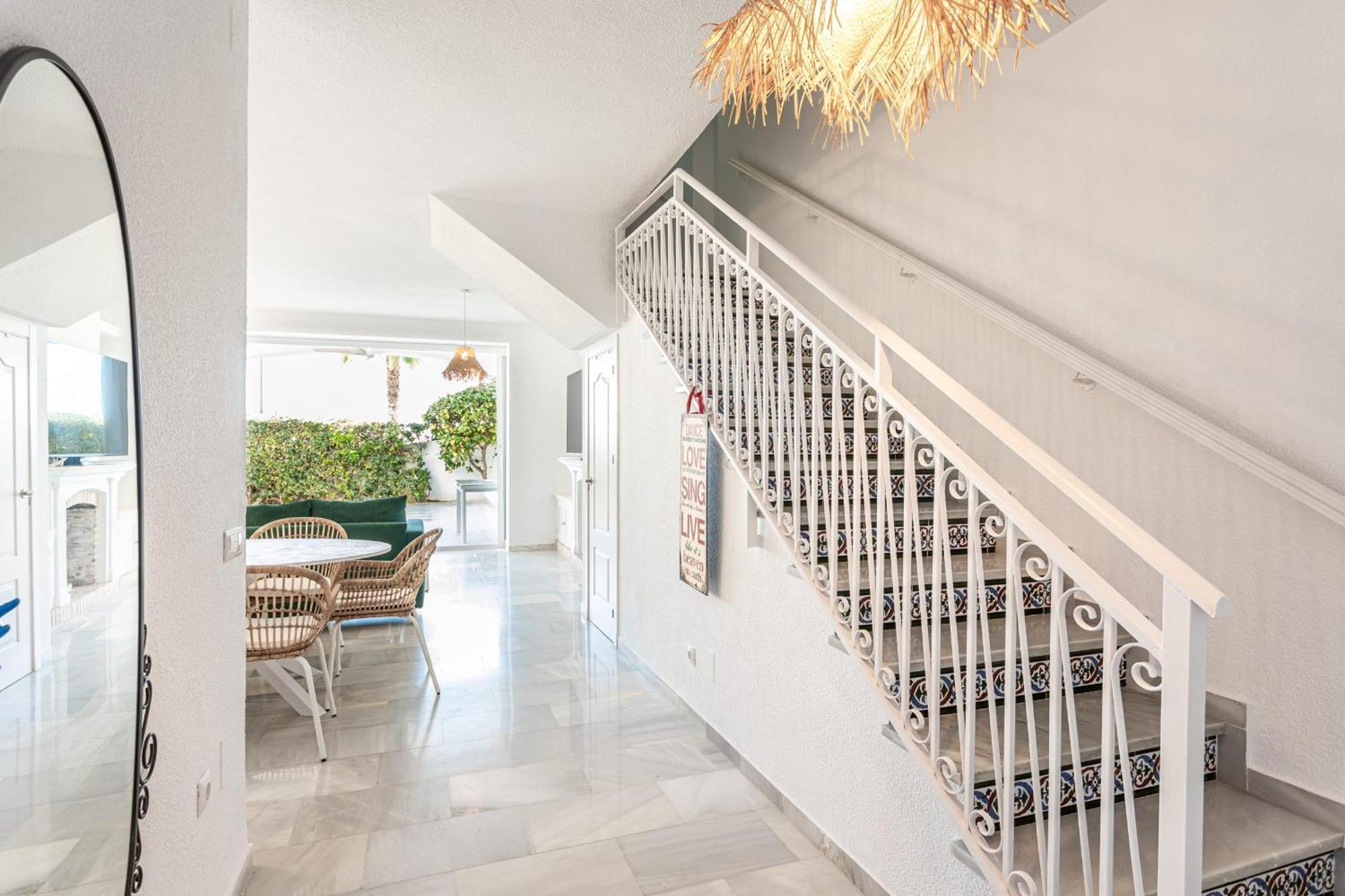 Frontline Townhouse El Rosario- 4 Bedrooms Vakantiehuis *