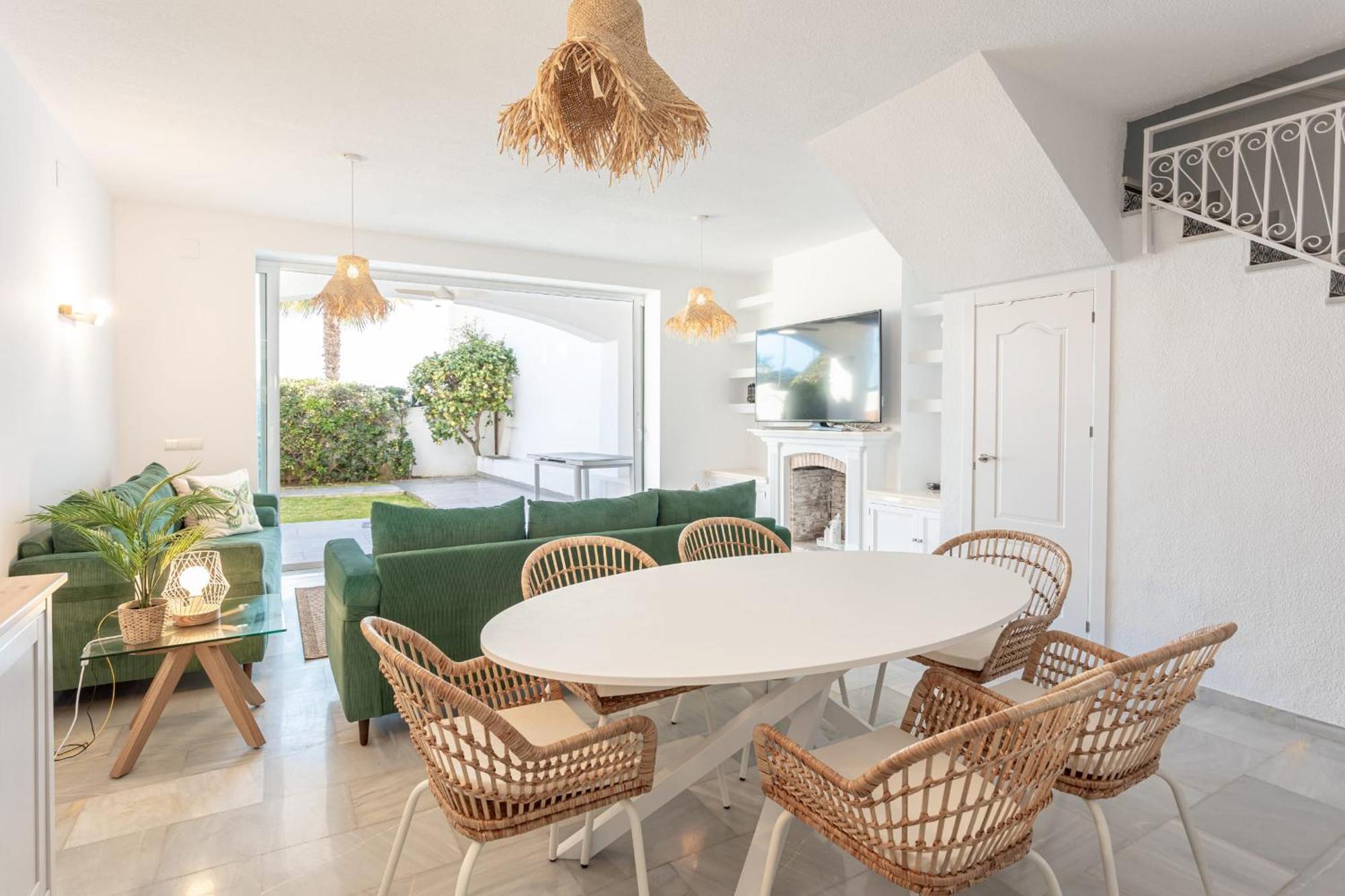 Frontline Townhouse El Rosario- 4 Bedrooms Vakantiehuis
