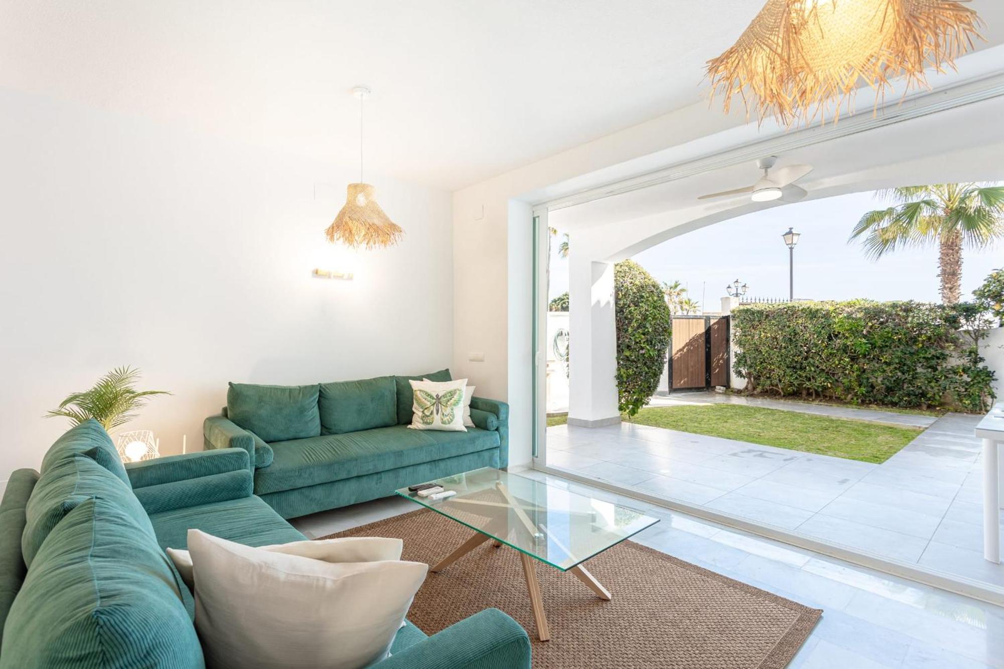 Frontline Townhouse El Rosario- 4 Bedrooms Vakantiehuis *