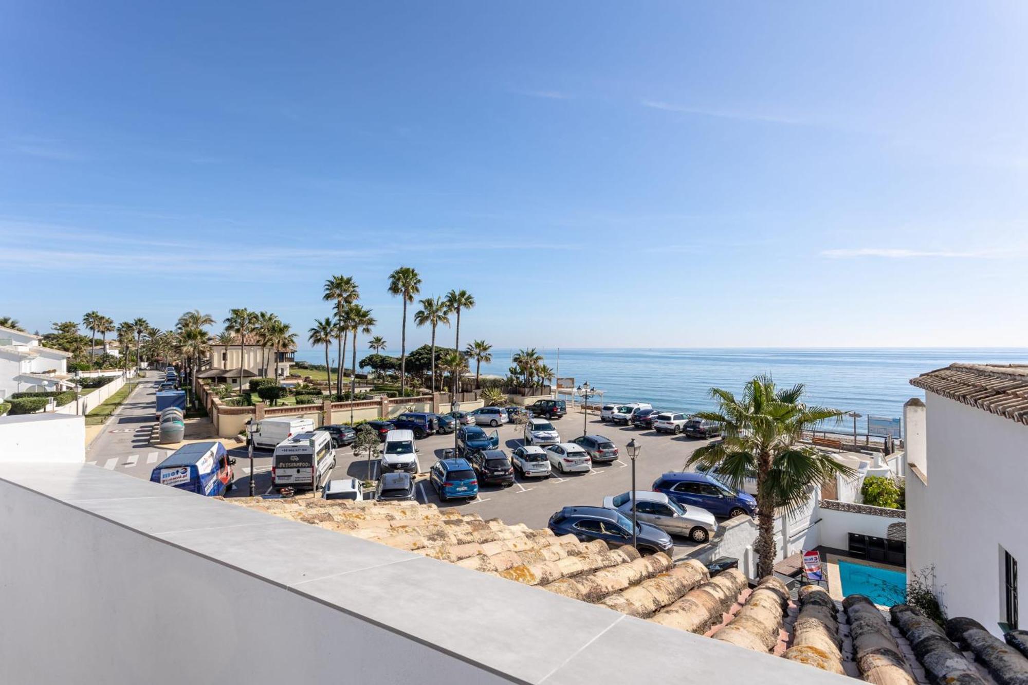Frontline Townhouse El Rosario- 4 Bedrooms Marbella