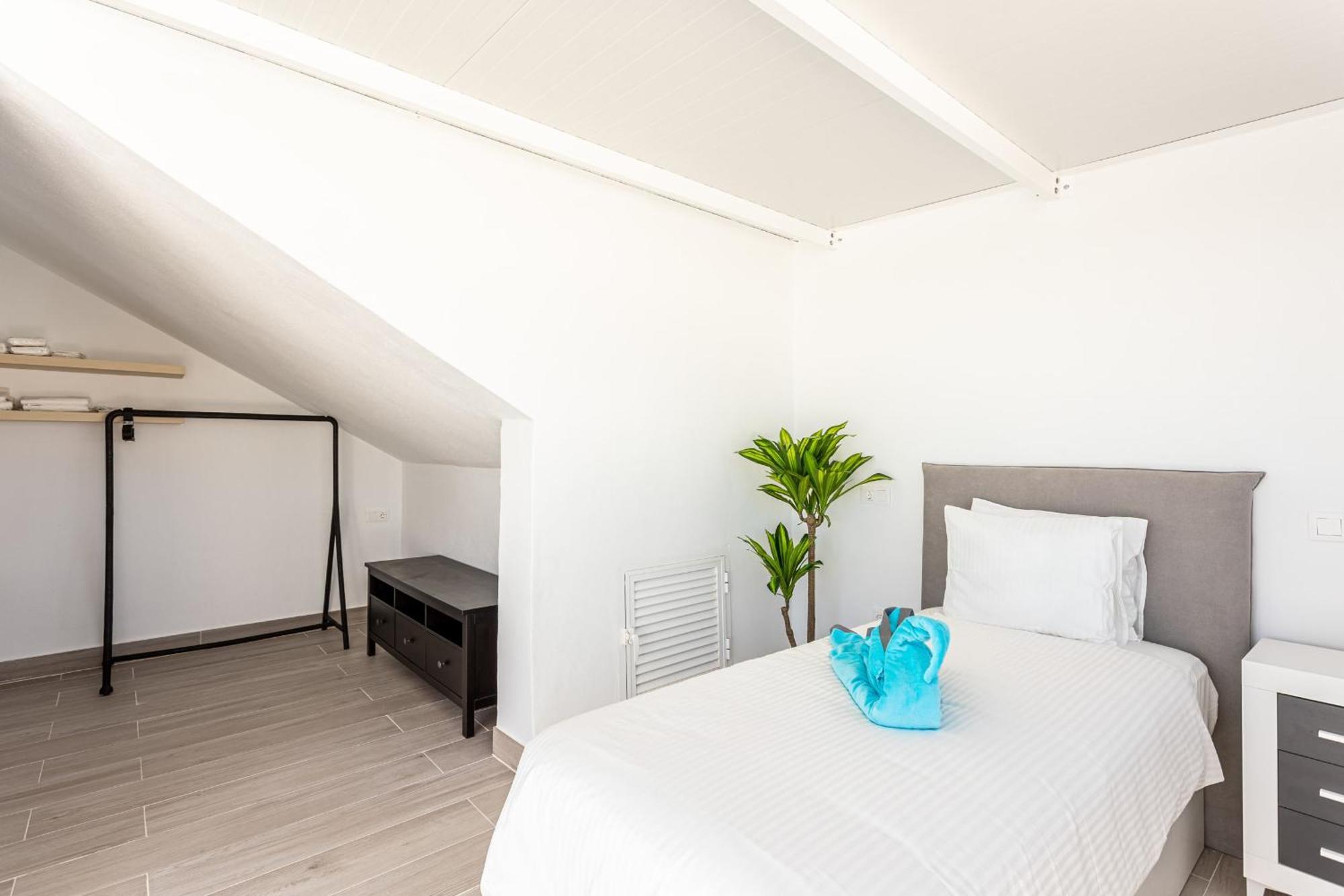Frontline Townhouse El Rosario- 4 Bedrooms