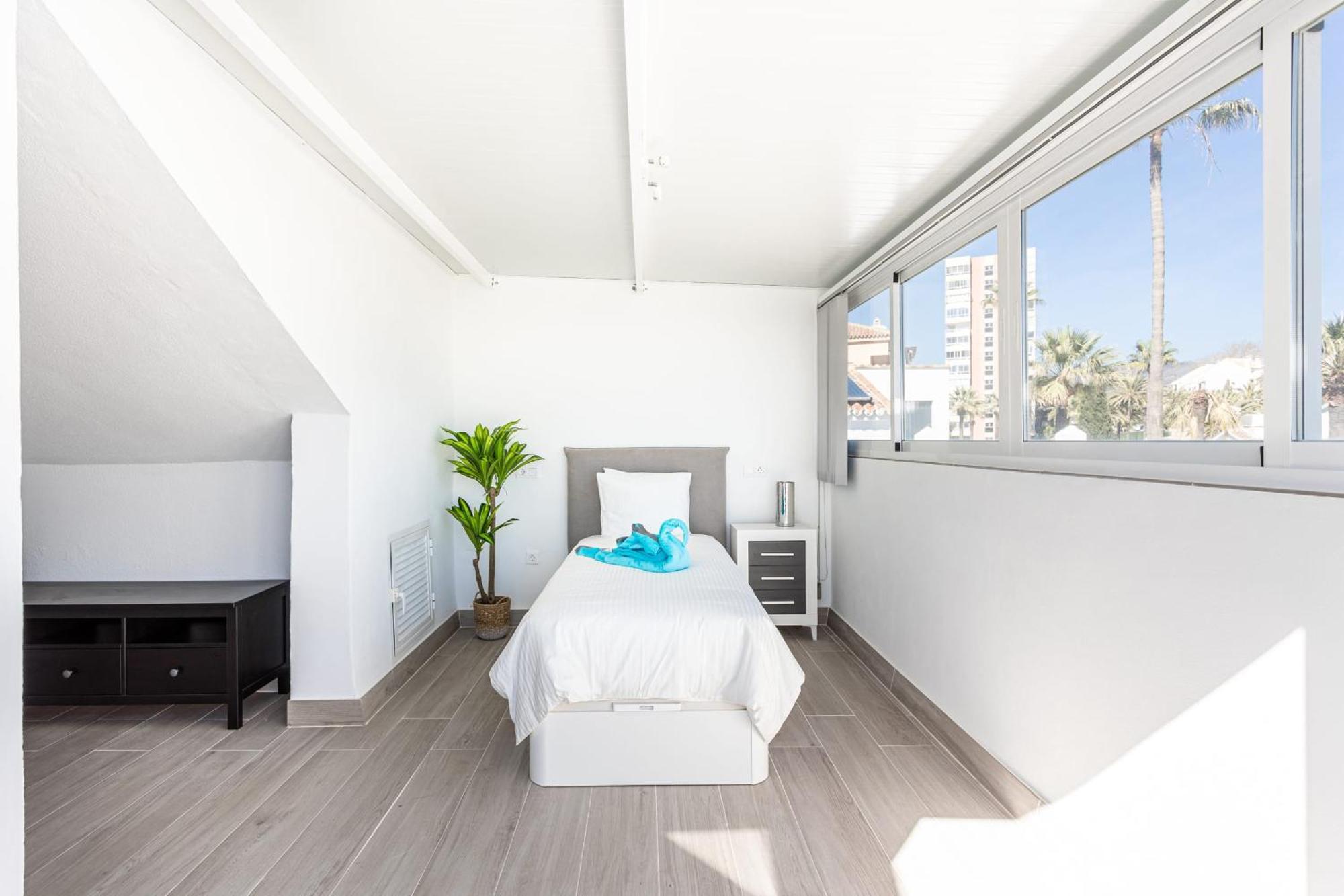 Frontline Townhouse El Rosario- 4 Bedrooms * Marbella