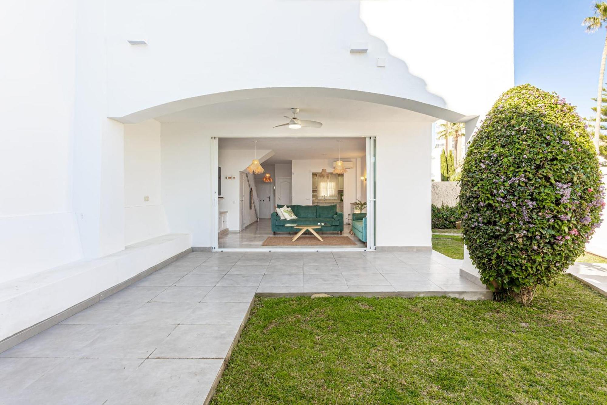 Frontline Townhouse El Rosario- 4 Bedrooms *