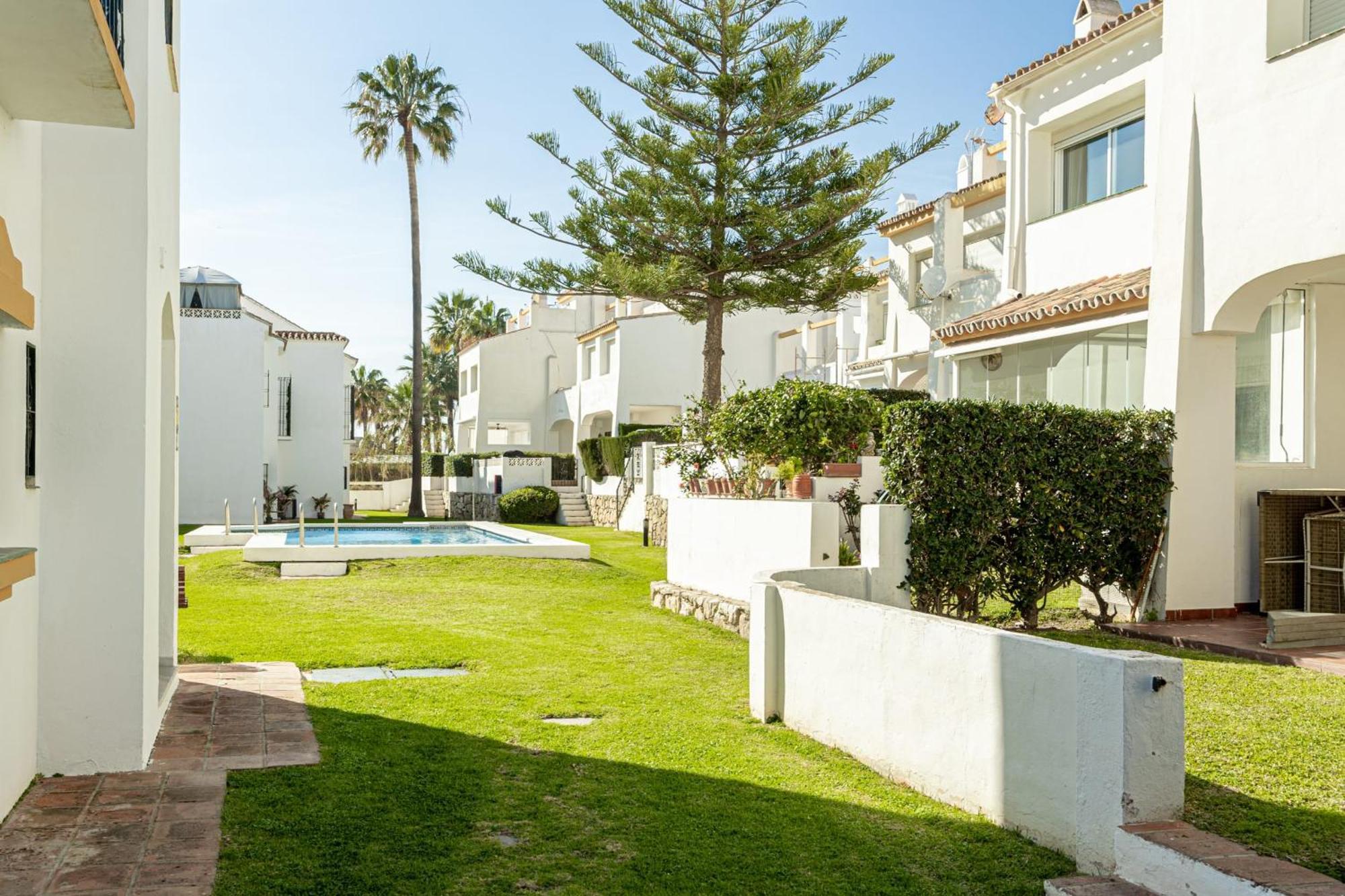 Frontline Townhouse El Rosario- 4 Bedrooms * Marbella