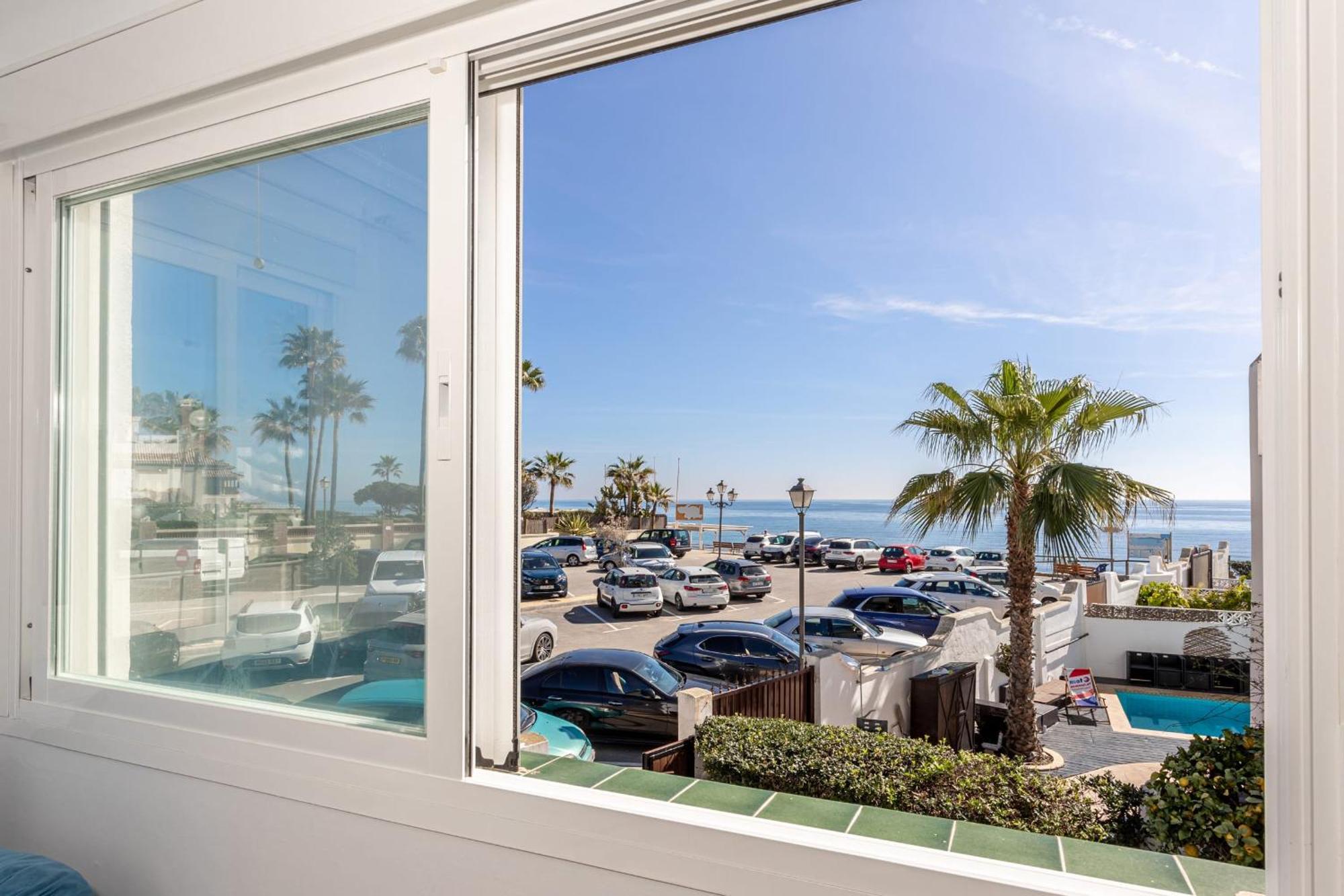 Frontline Townhouse El Rosario- 4 Bedrooms Vakantiehuis *