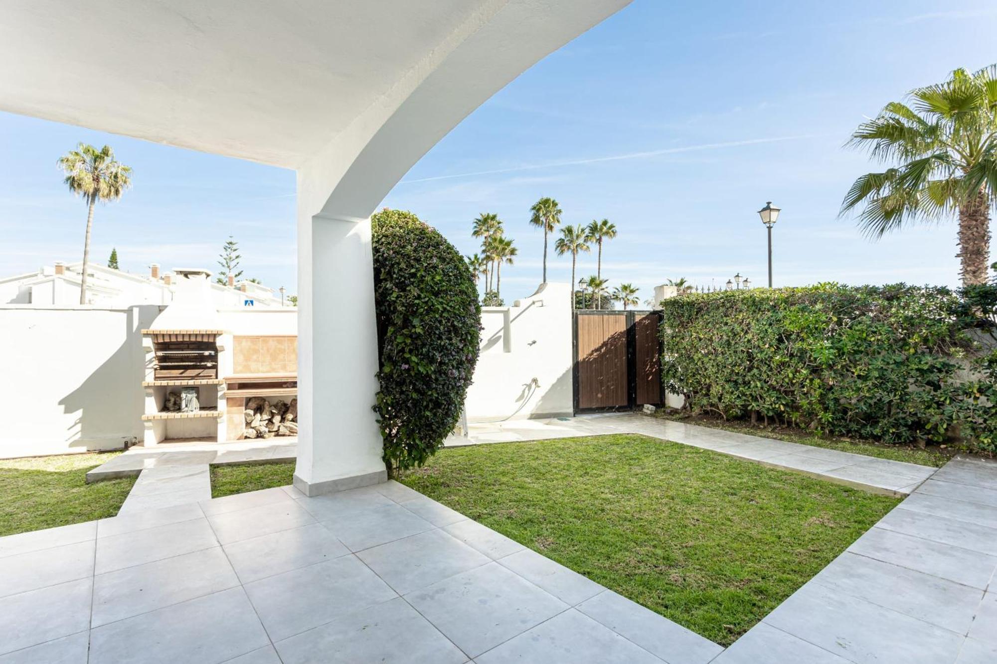 Frontline Townhouse El Rosario- 4 Bedrooms