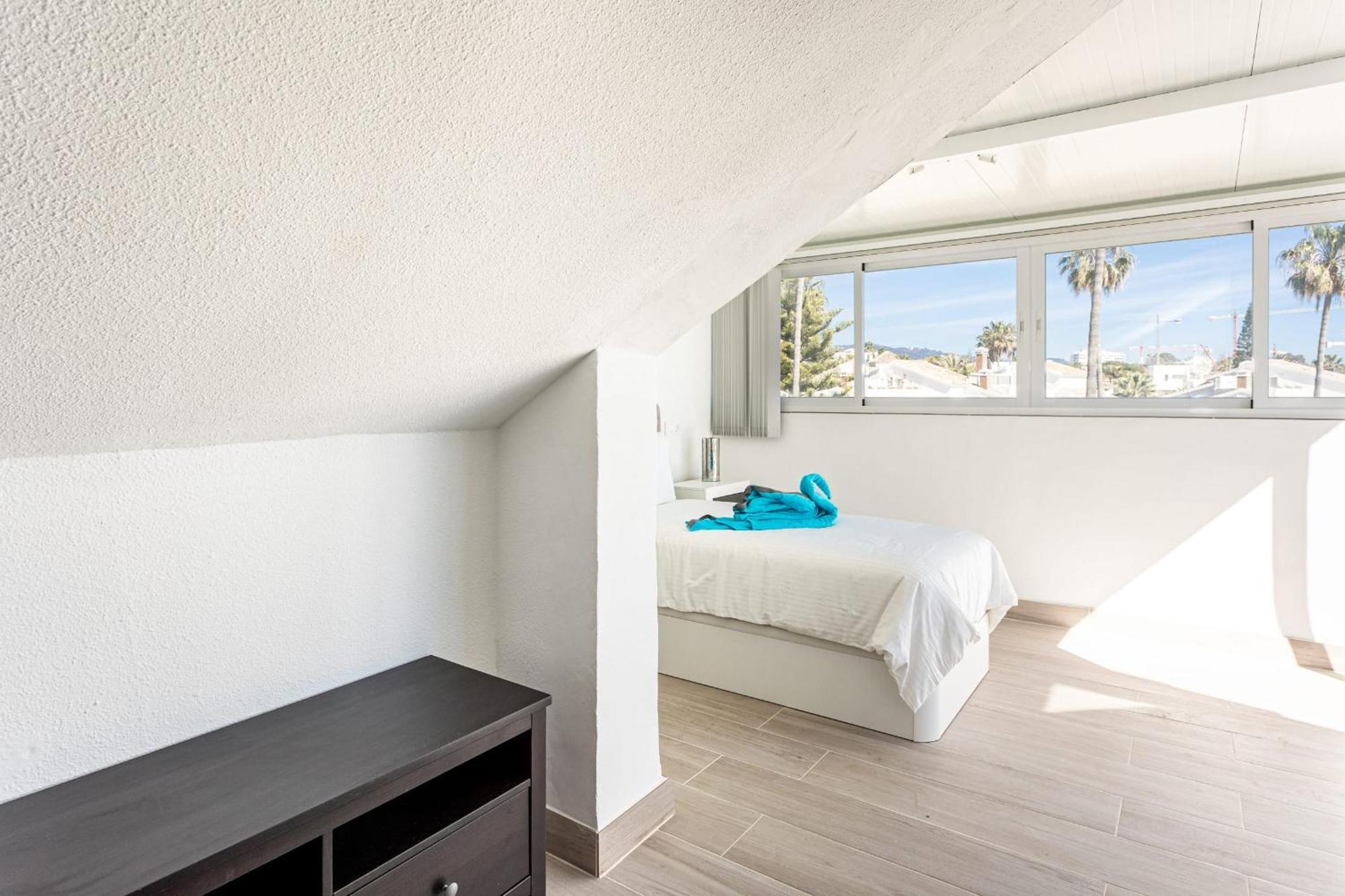 Frontline Townhouse El Rosario- 4 Bedrooms *
